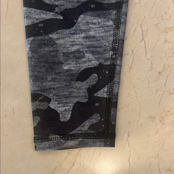 Terez Urban Camo Leggings - Black and Gray - Picture 5 of 12